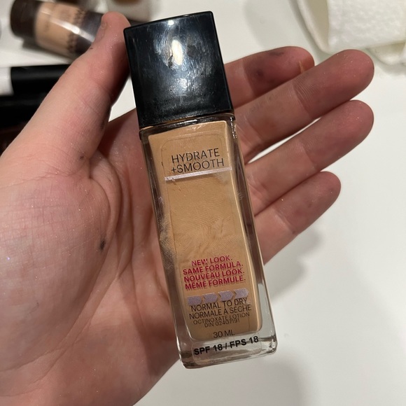 Makeup - Picture 14 of 16